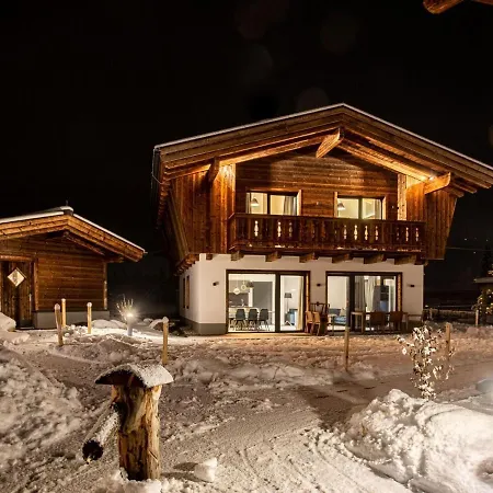In Pinzgau Near Slopes & Sauna Hébergement de vacances
