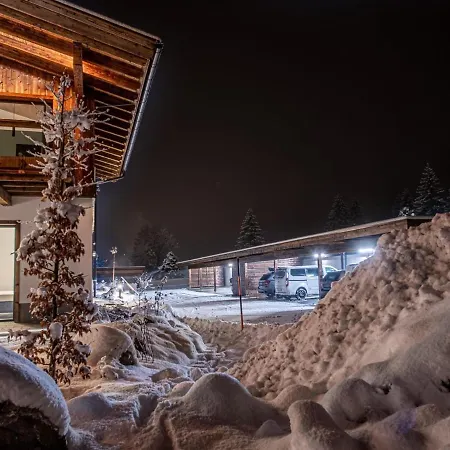 In With A Carport Ferienhaus