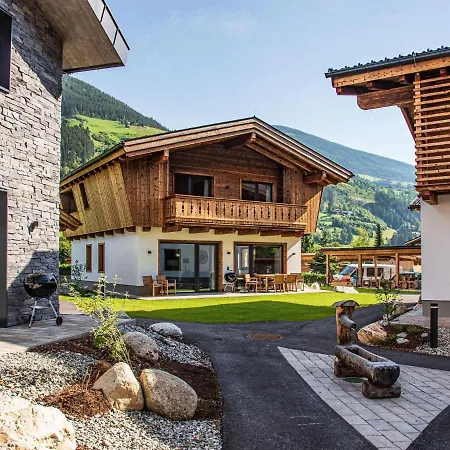 In Pinzgau Near Slopes & Sauna 別荘