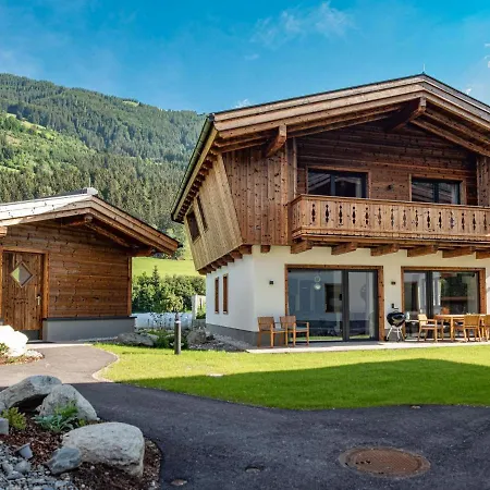In With A Carport Ferienhaus *